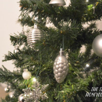 How I decorate my Christmas tree. Silver themed christmas tree