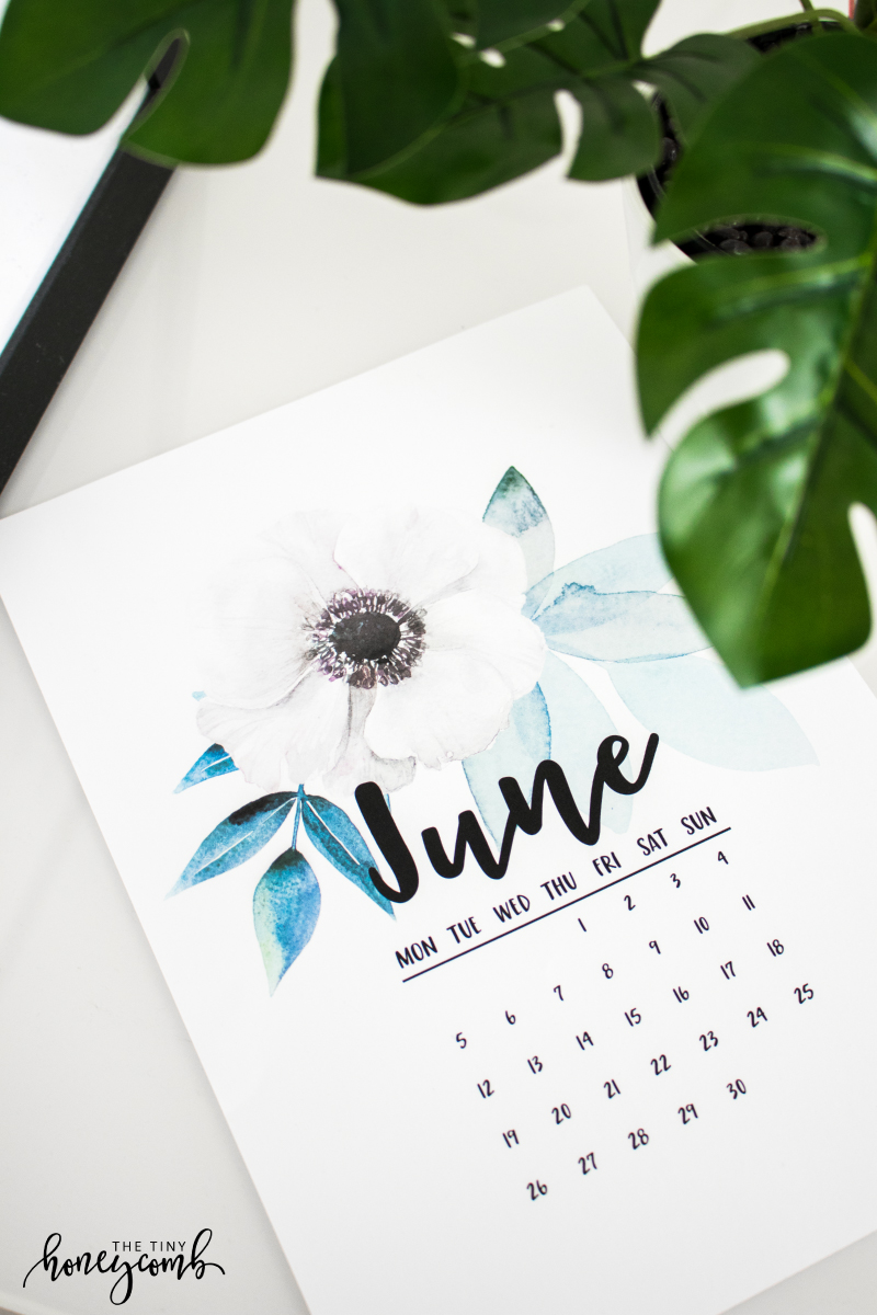 DIY printable calendar. Easy tutorial on how to make your own printable calendar.