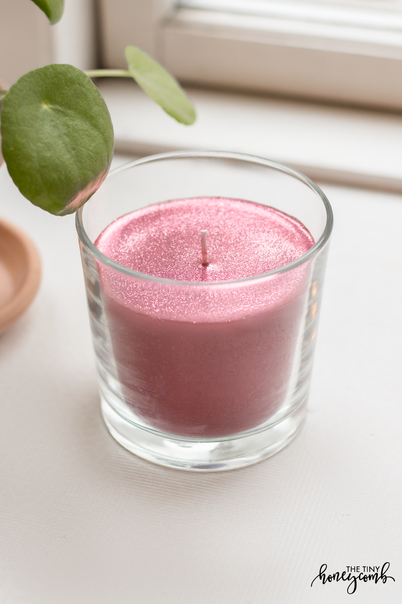 Ever wondered how you can make your own glitter candles? This tutorial will show how easy it is!